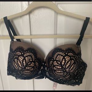 Victoria’s Secret Dream Angels Lined Demi. Size 38D